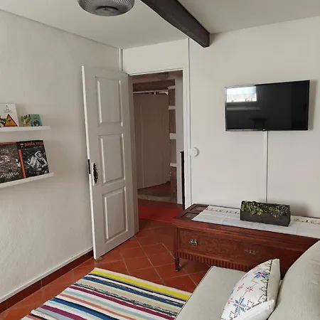 Casa Do Muro Alto *