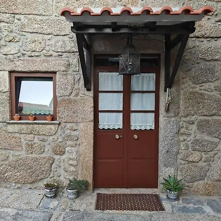 Casa Do Muro Alto