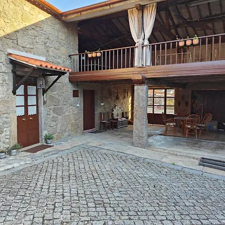 Casa Do Muro Alto